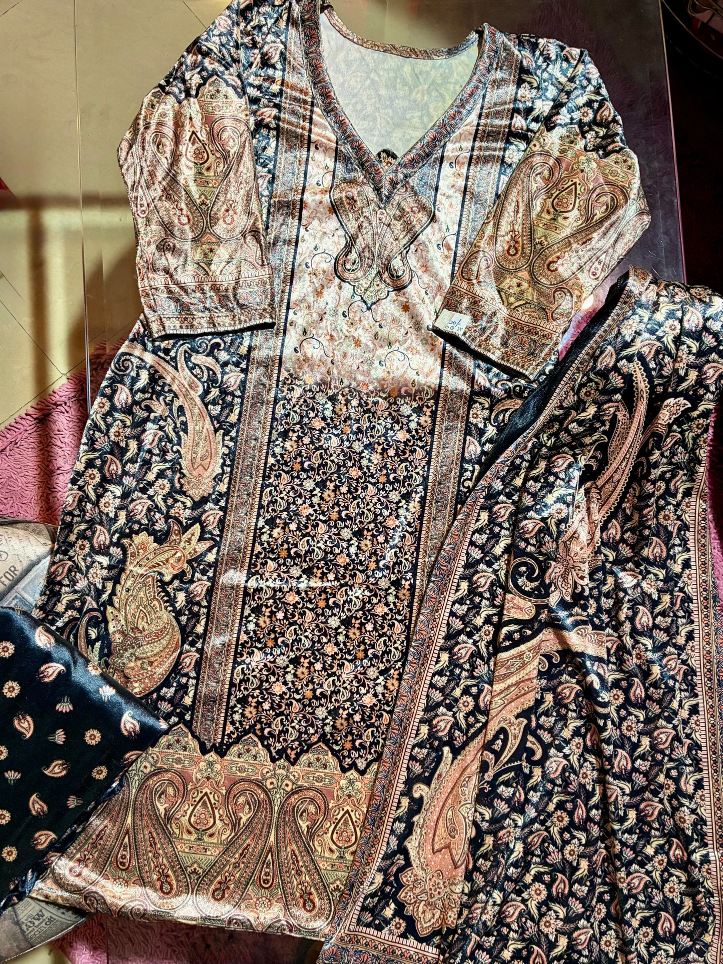 Noora Midnight Tapestry Velvet Set