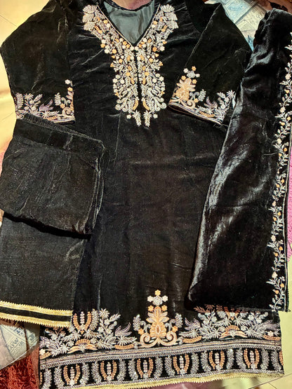 Mahira Regal Emerald Velvet Set