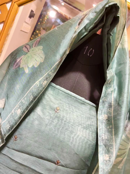 Aviora Embroidered Mulmul Suit Set